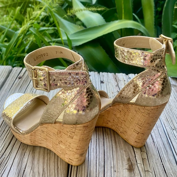 Stuart Weitzman Twofer Gold Python Platform Cork Wedge Size 7.5 LIKE NEW - Picture 3 of 6